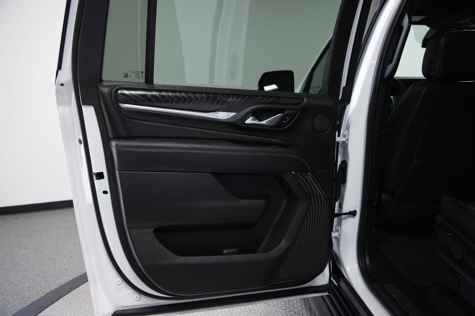 Used 2024 GMC Yukon XL Denali AWD/4WD image 24