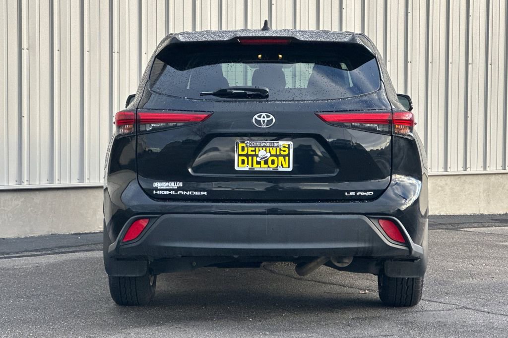 Used 2022 Toyota Highlander LE image 5