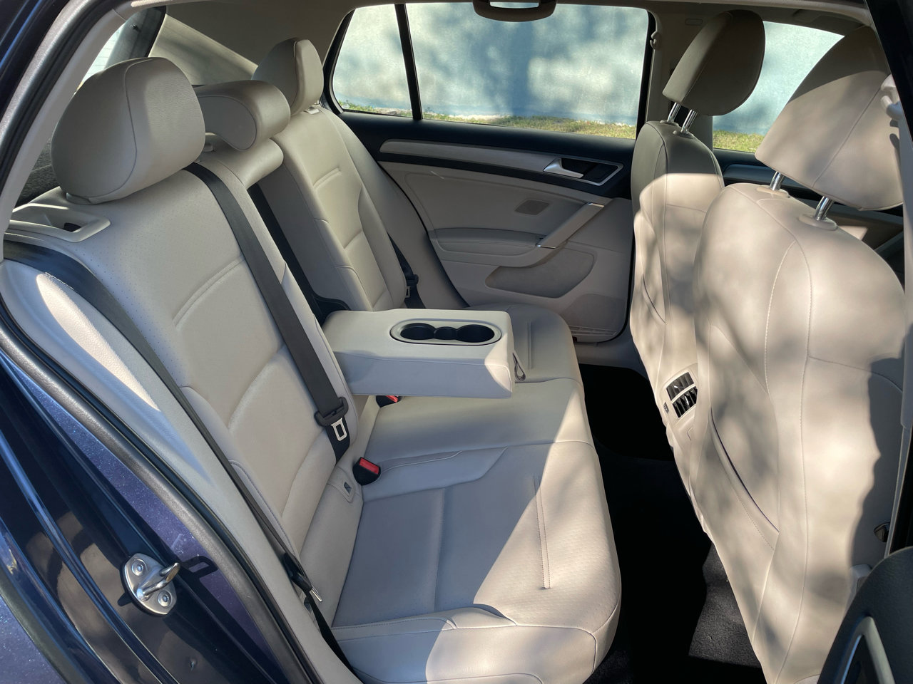 Used 2015 Volkswagen Golf S image 17