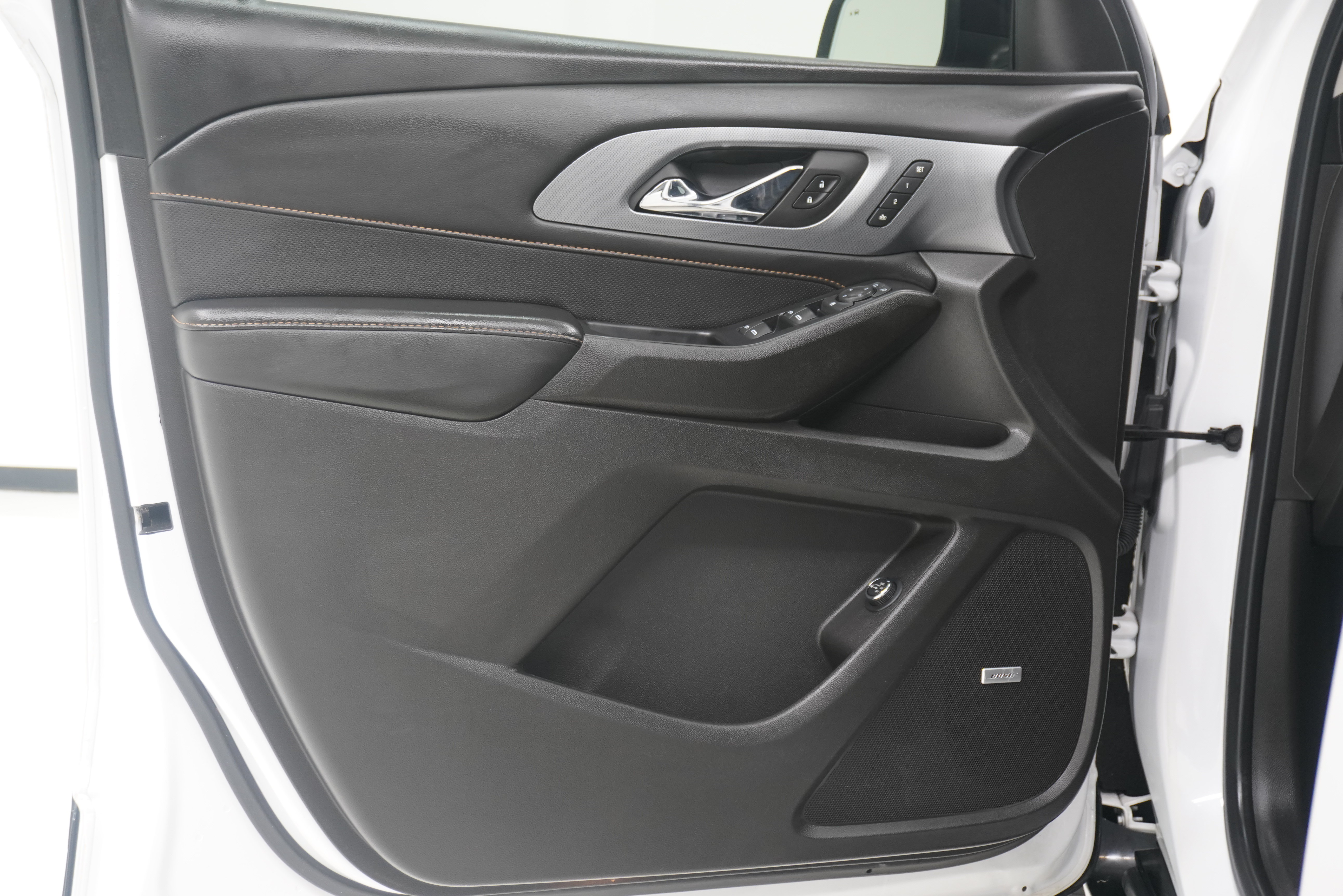 Used 2021 Chevrolet Traverse Premier w/ Redline Edition FWD image 15