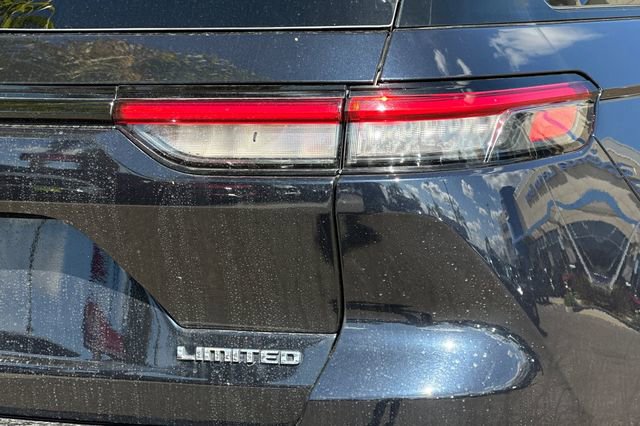 Used 2023 Jeep Grand Cherokee Limited image 30