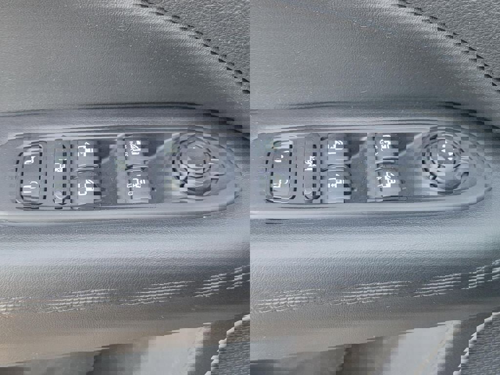 Used 2020 Jeep Compass Latitude image 34