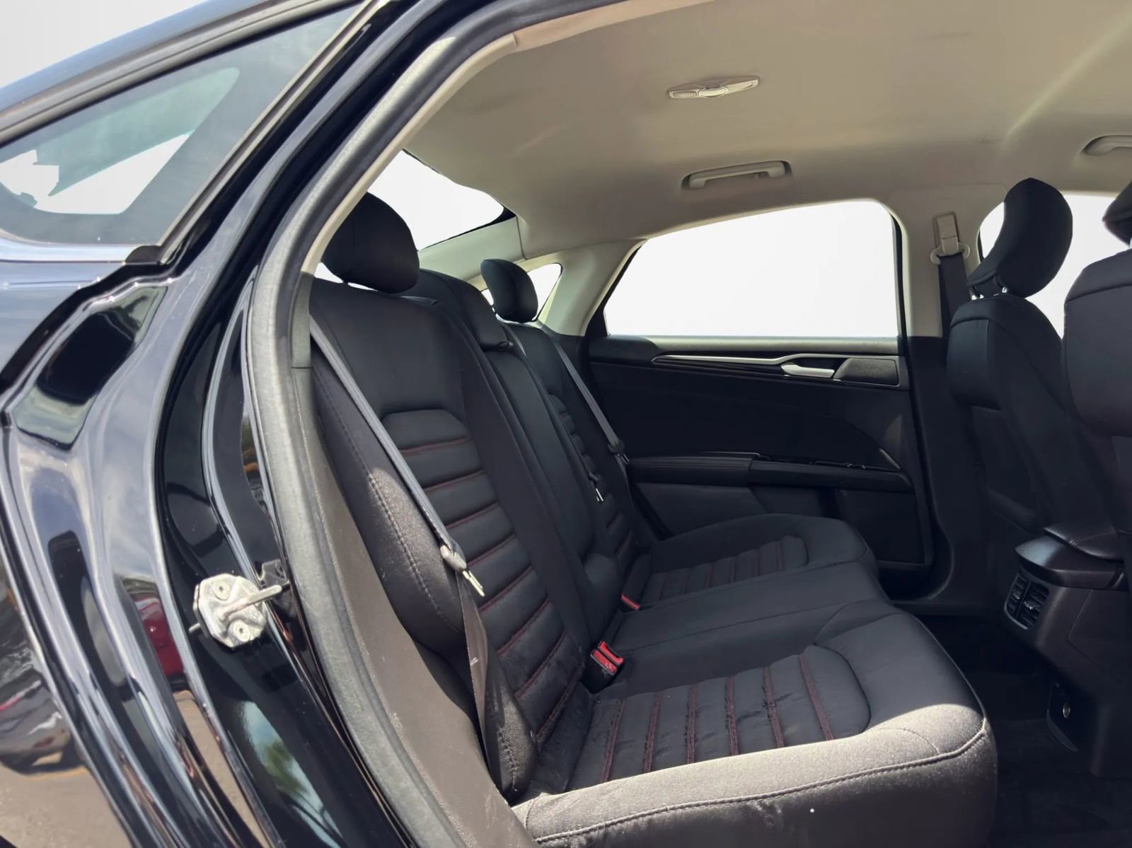 Used 2016 Ford Fusion SE AWD/4WD image 23