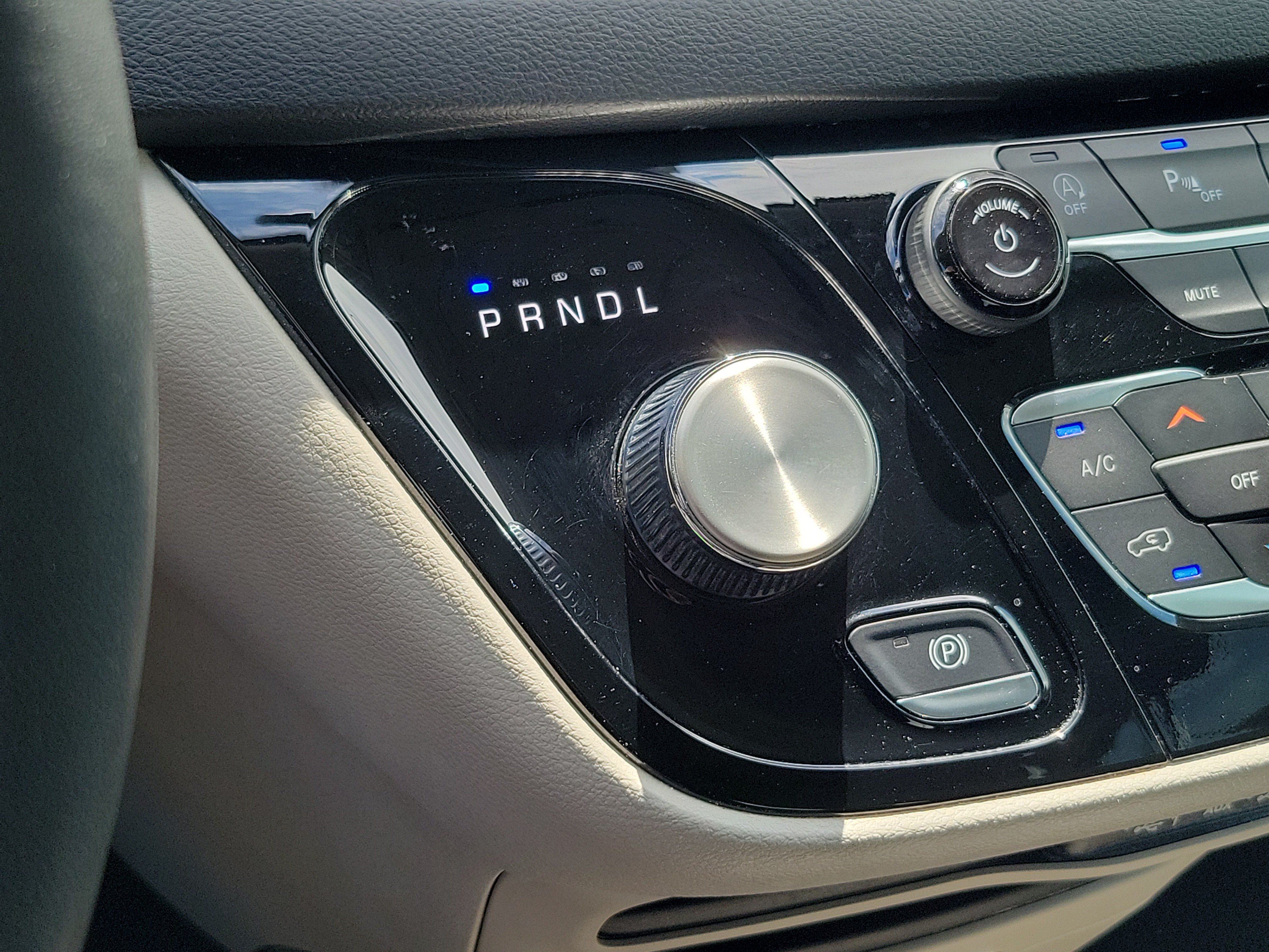 Used 2024 Chrysler Pacifica Touring-L FWD image 29