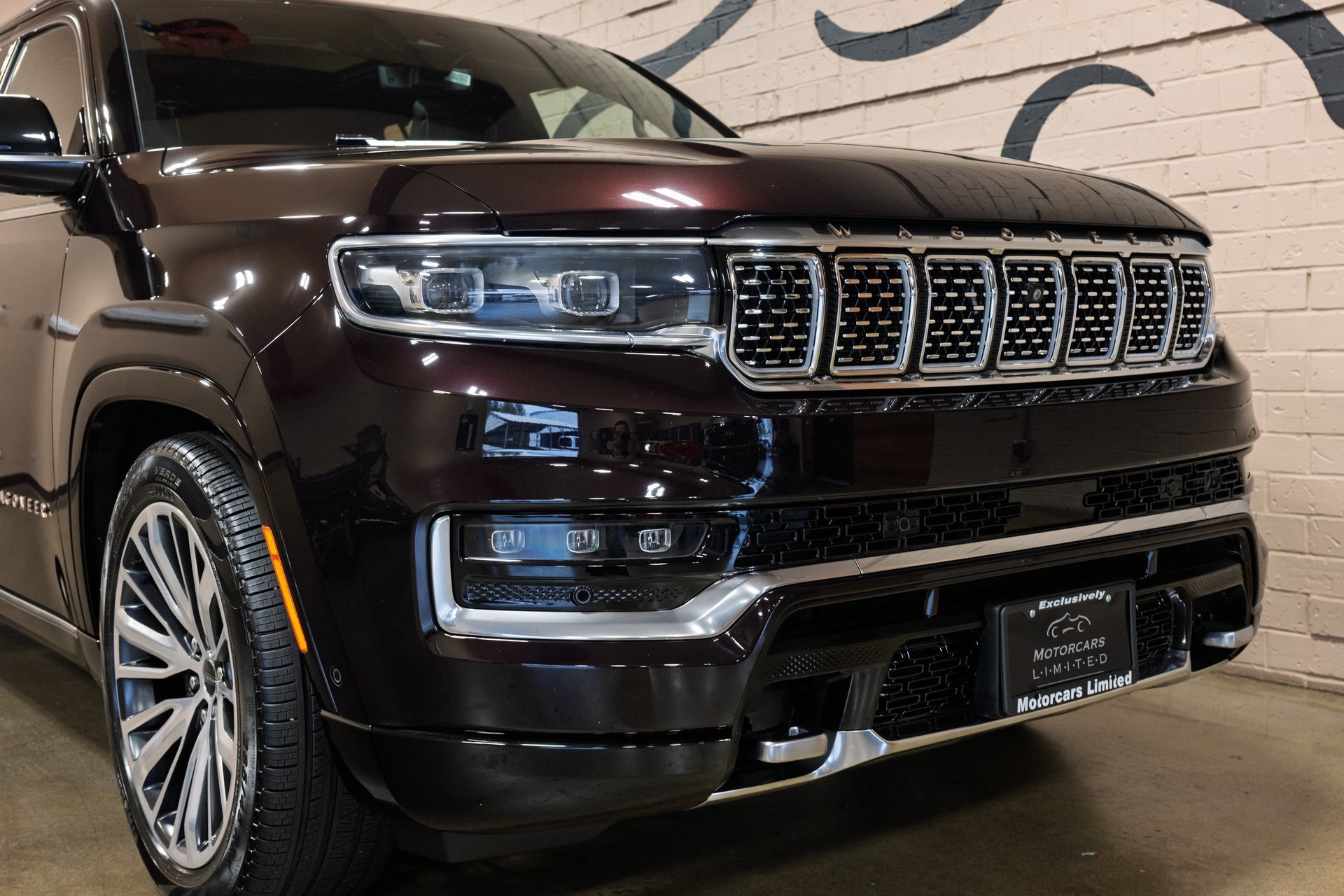 Used 2023 Jeep Grand Wagoneer Series III w/ Rear-Seat Entertainment Group image 13