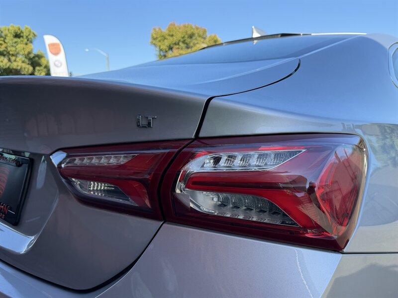 Used 2020 Chevrolet Malibu LT FWD image 13