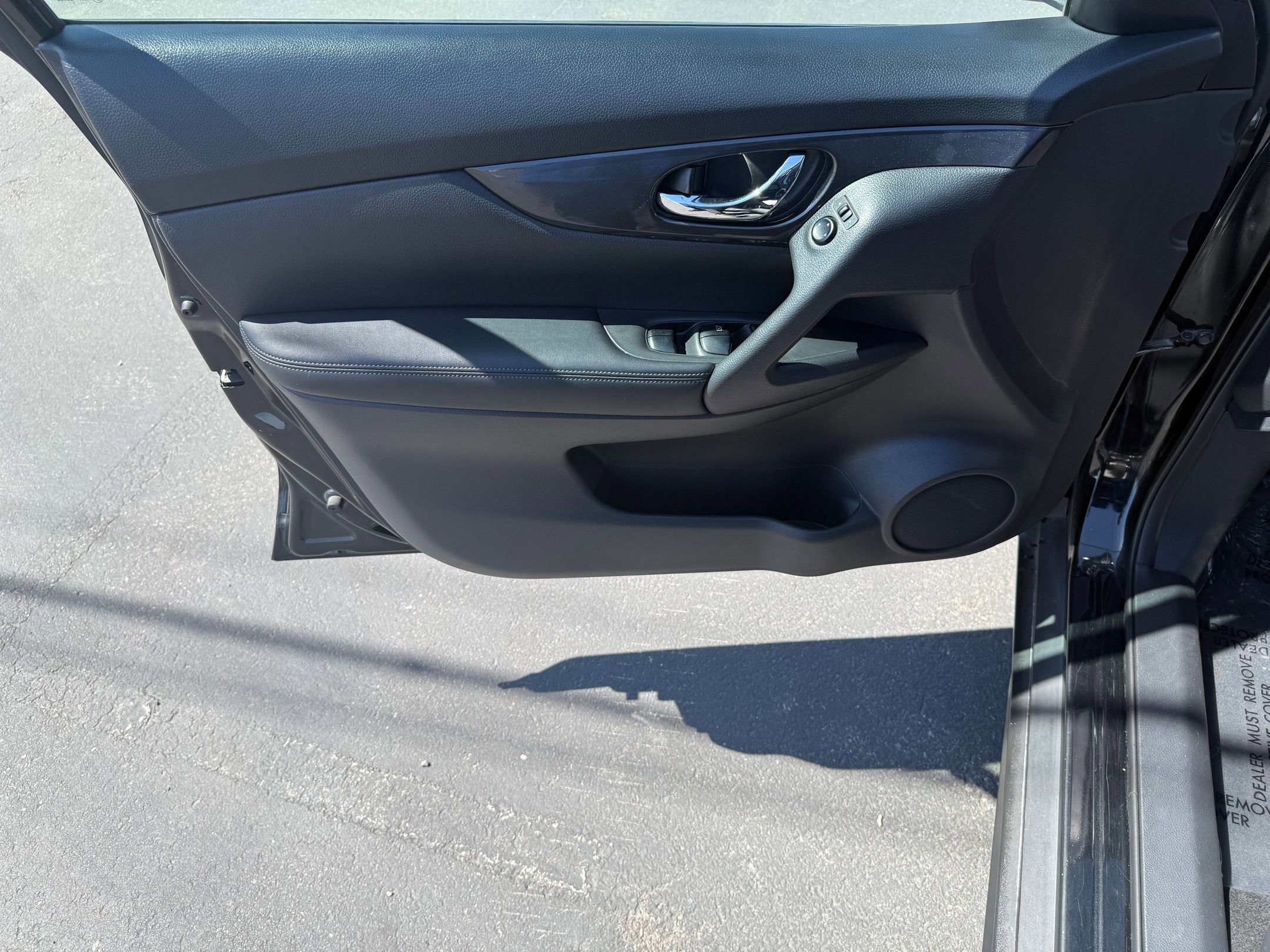 Used 2017 Nissan Rogue SV AWD/4WD image 10