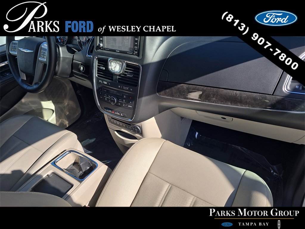 Used 2012 Chrysler Town & Country Touring-L w/ Premium Group image 9