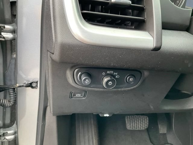 Used 2024 GMC Terrain SLT AWD/4WD image 9