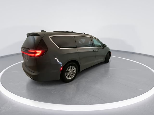 Used 2022 Chrysler Pacifica Touring-L FWD image 4