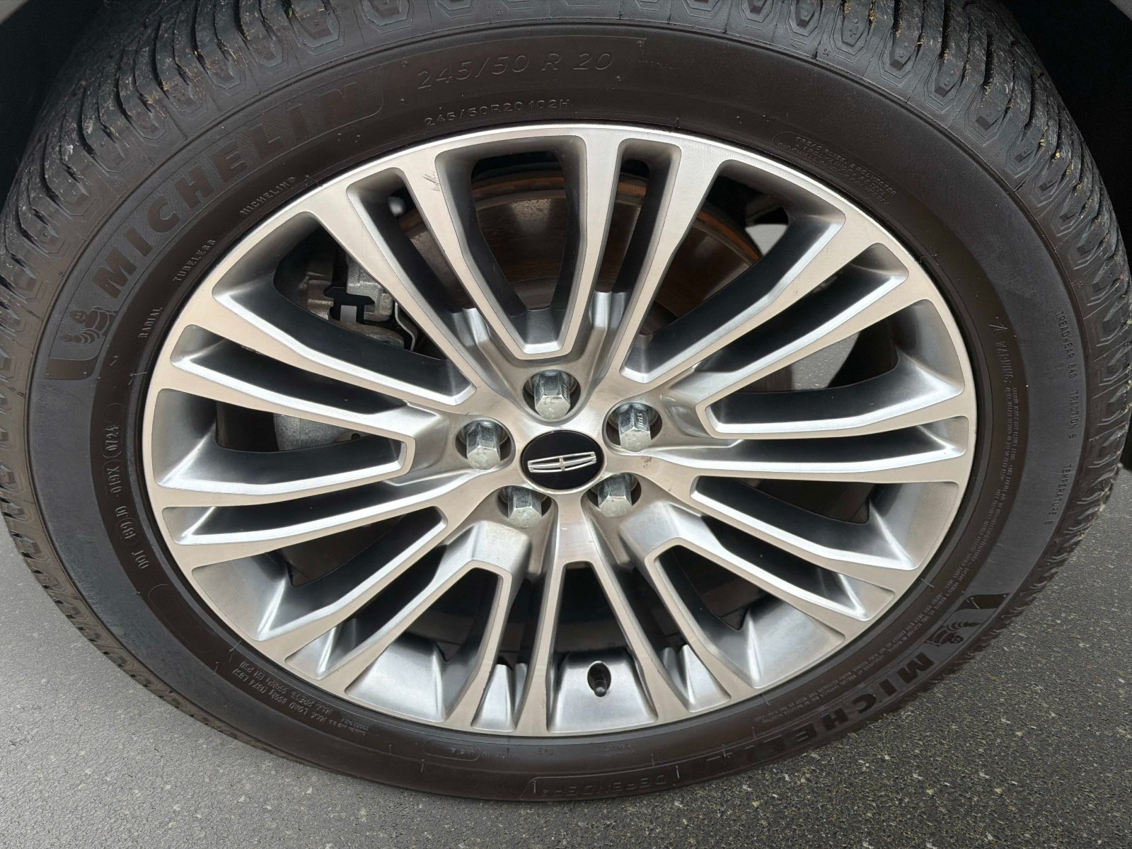 Used 2018 Lincoln MKX Reserve FWD image 10