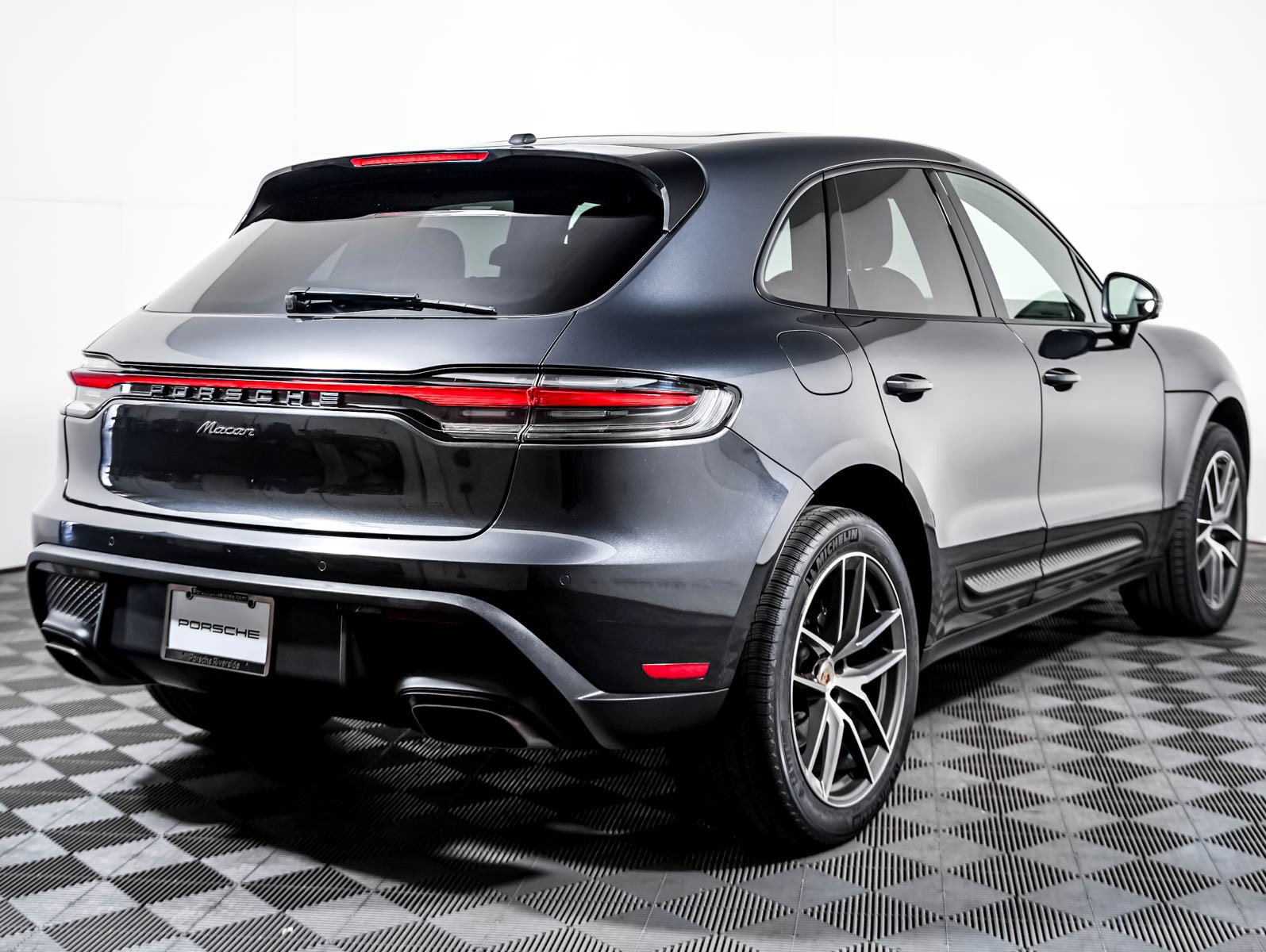 Certified 2024 Porsche Macan w/ Premium Plus Package AWD/4WD image 10