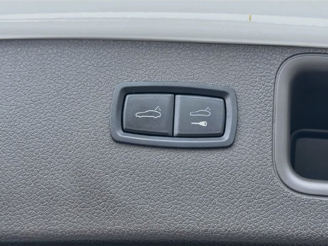 Used 2021 Porsche Macan AWD/4WD image 13