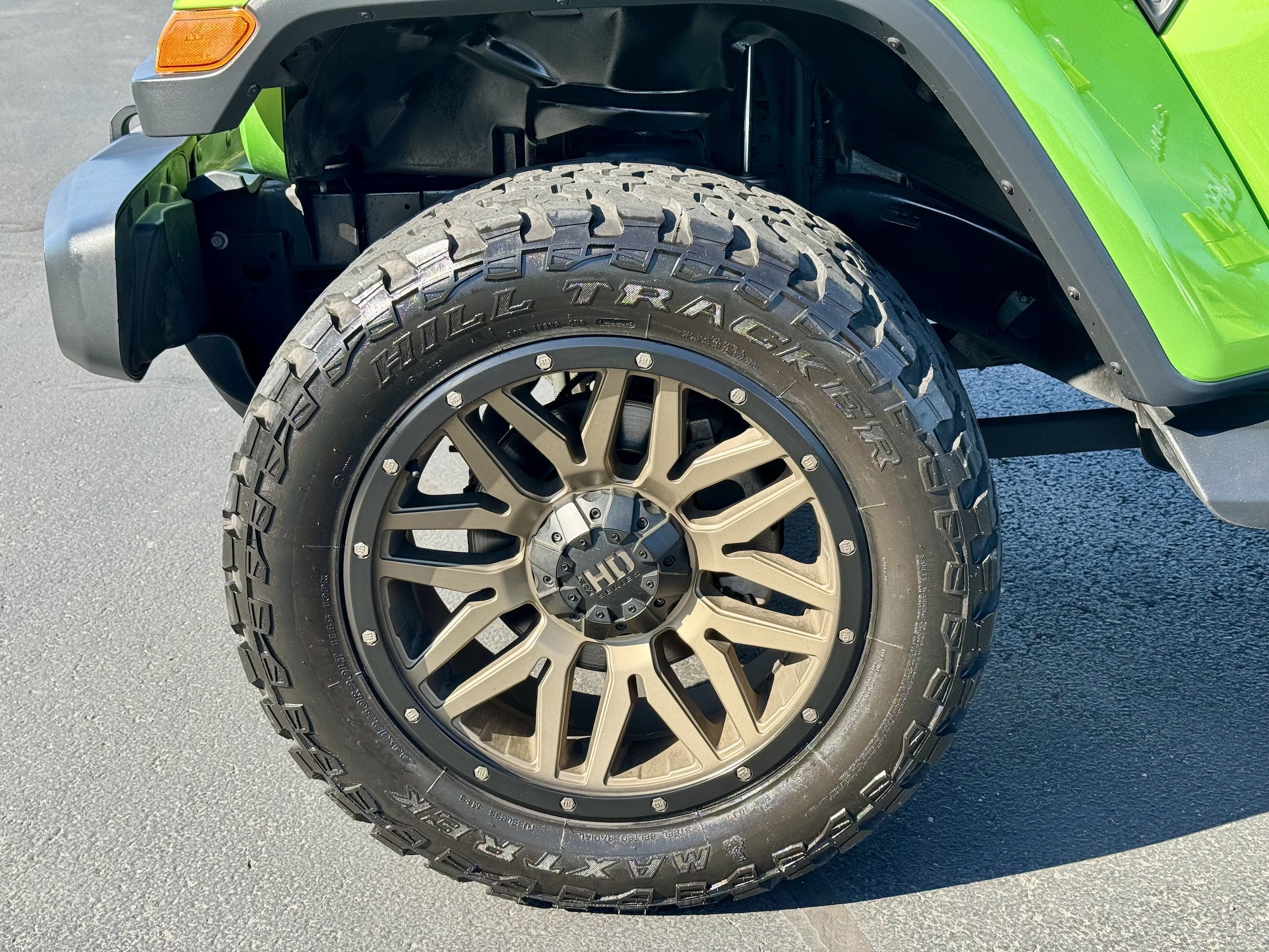 Used 2018 Jeep Wrangler Unlimited Sahara w/ Uconnect 4C Nav & Sound Group AWD/4WD image 8