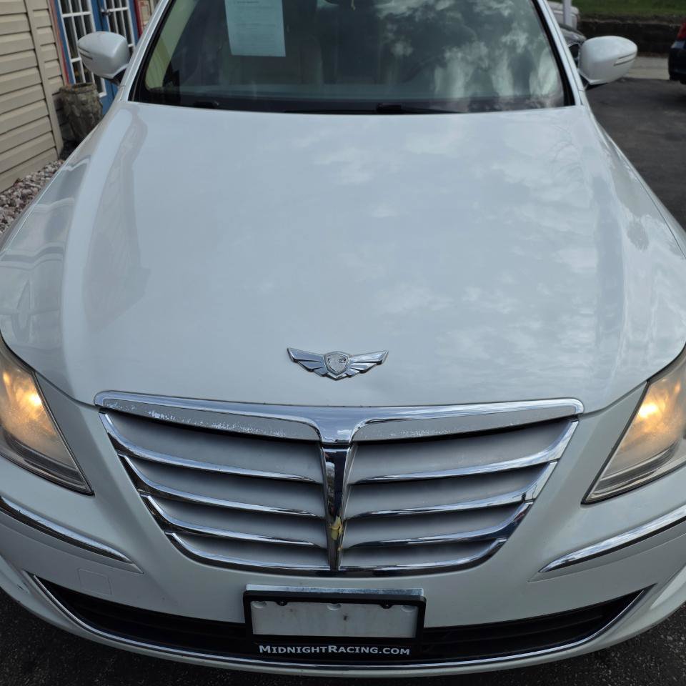 Used 2013 Hyundai Genesis 3.8 RWD image 11