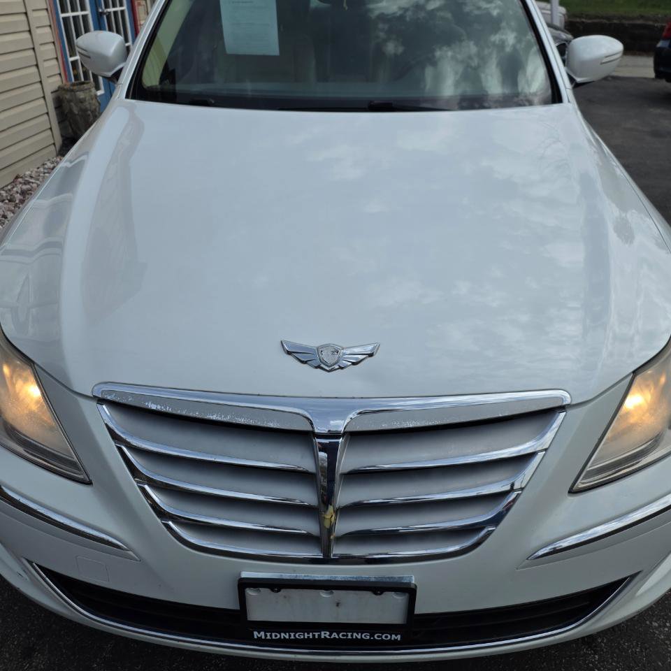 Used 2013 Hyundai Genesis 3.8 image 11