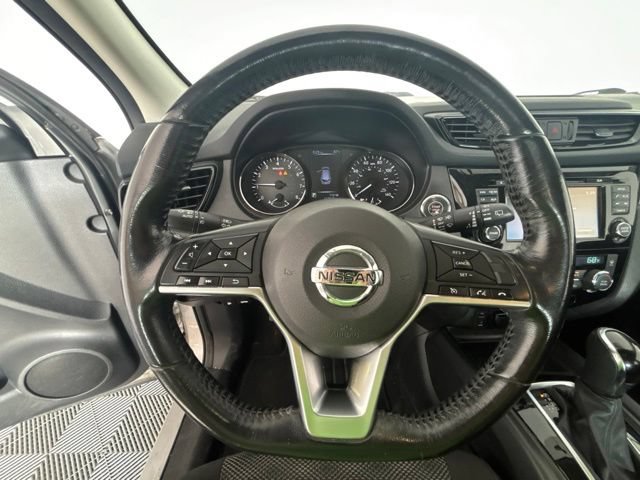 Used 2017 Nissan Rogue Sport SV w/ SV Premium Package AWD/4WD image 3