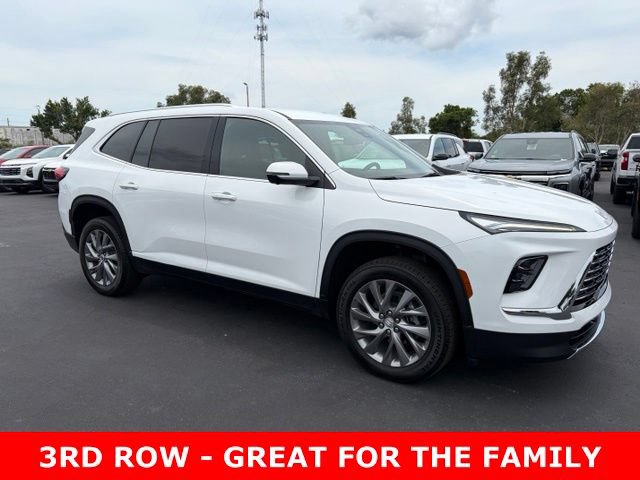 Used 2025 Buick Enclave Preferred FWD image 1