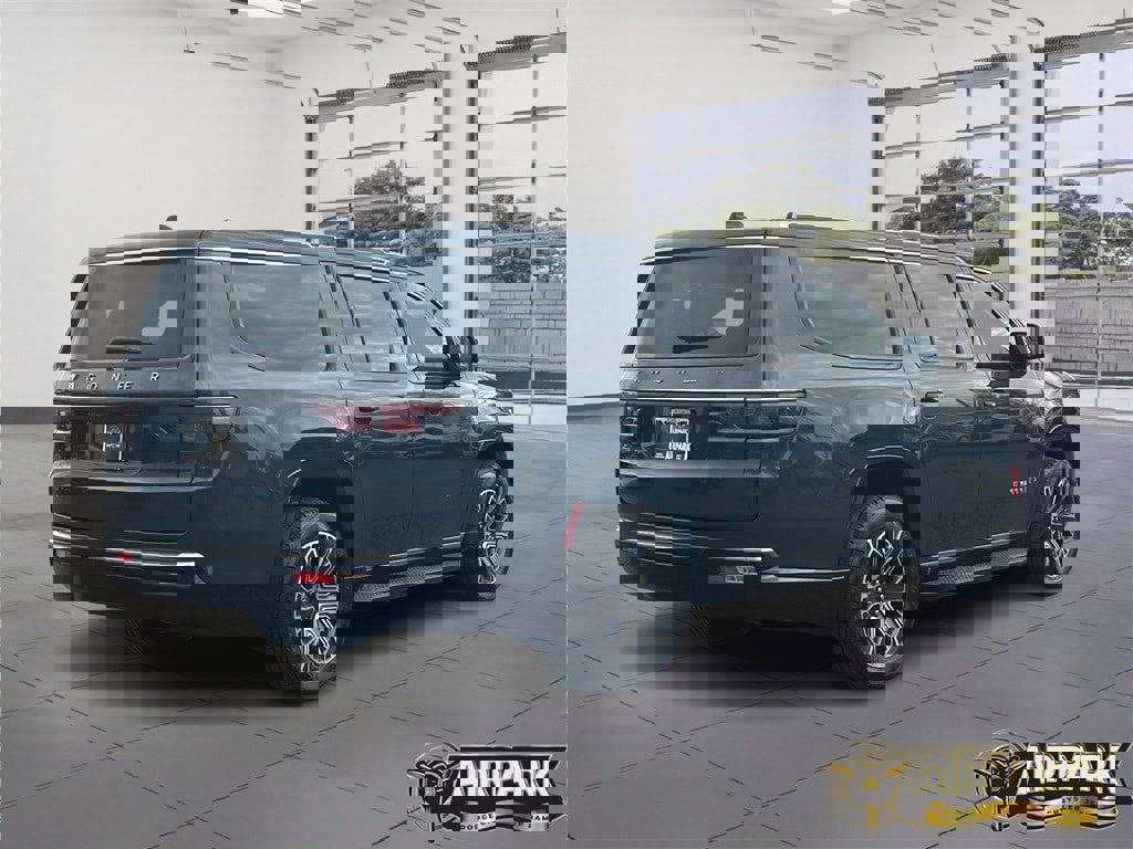 New 2024 Jeep Wagoneer L 4WD w/ HD Trailer Tow Package image 4