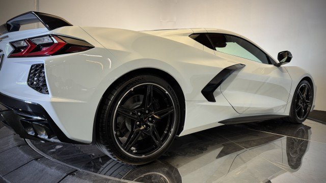Used 2024 Chevrolet Corvette Stingray Premium Cpe w/ Z51 Performance Package RWD image 27