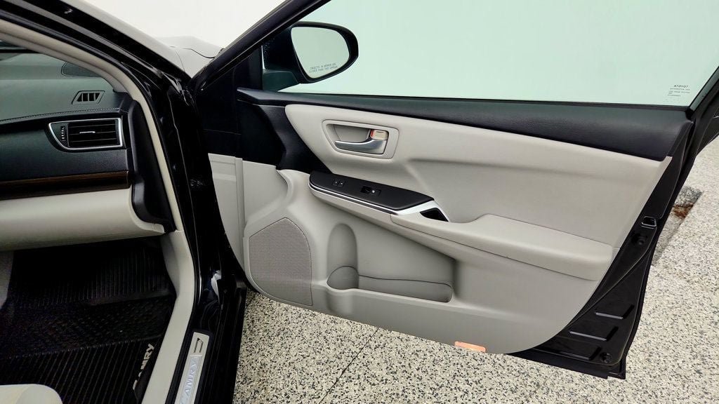 Used 2016 Toyota Camry FWD image 24