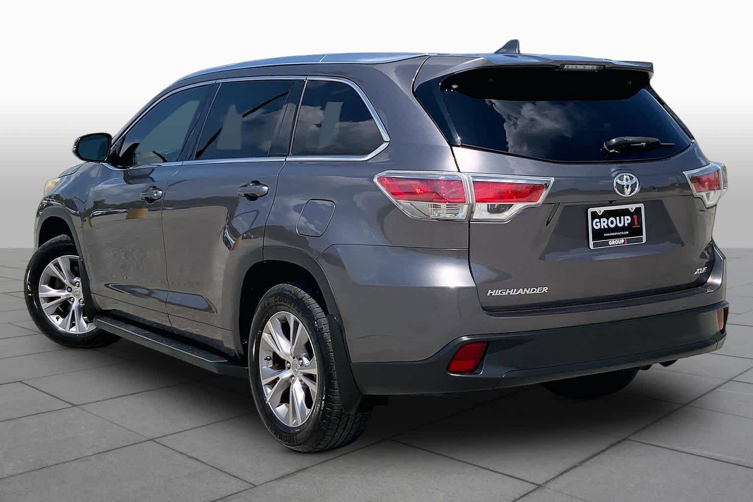 Used 2015 Toyota Highlander XLE FWD image 12
