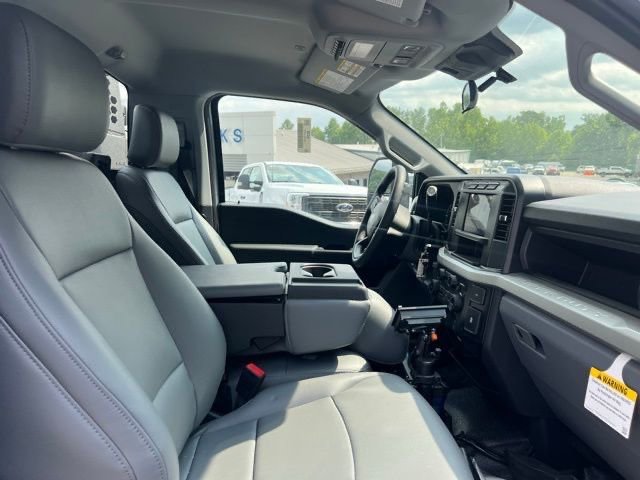 New 2024 Ford F550 4x4 Regular Cab Super Duty image 8