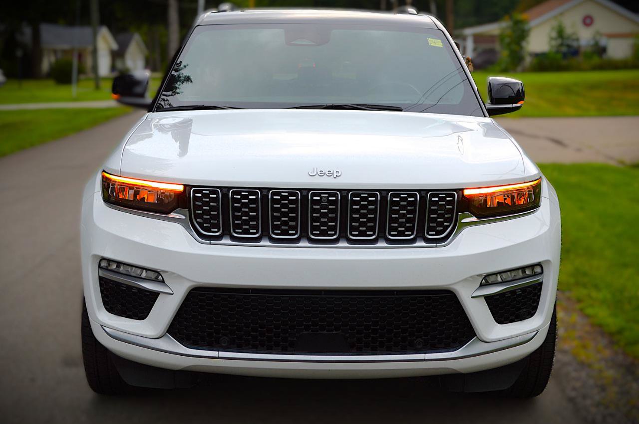 Used 2024 Jeep Grand Cherokee Summit AWD/4WD image 2