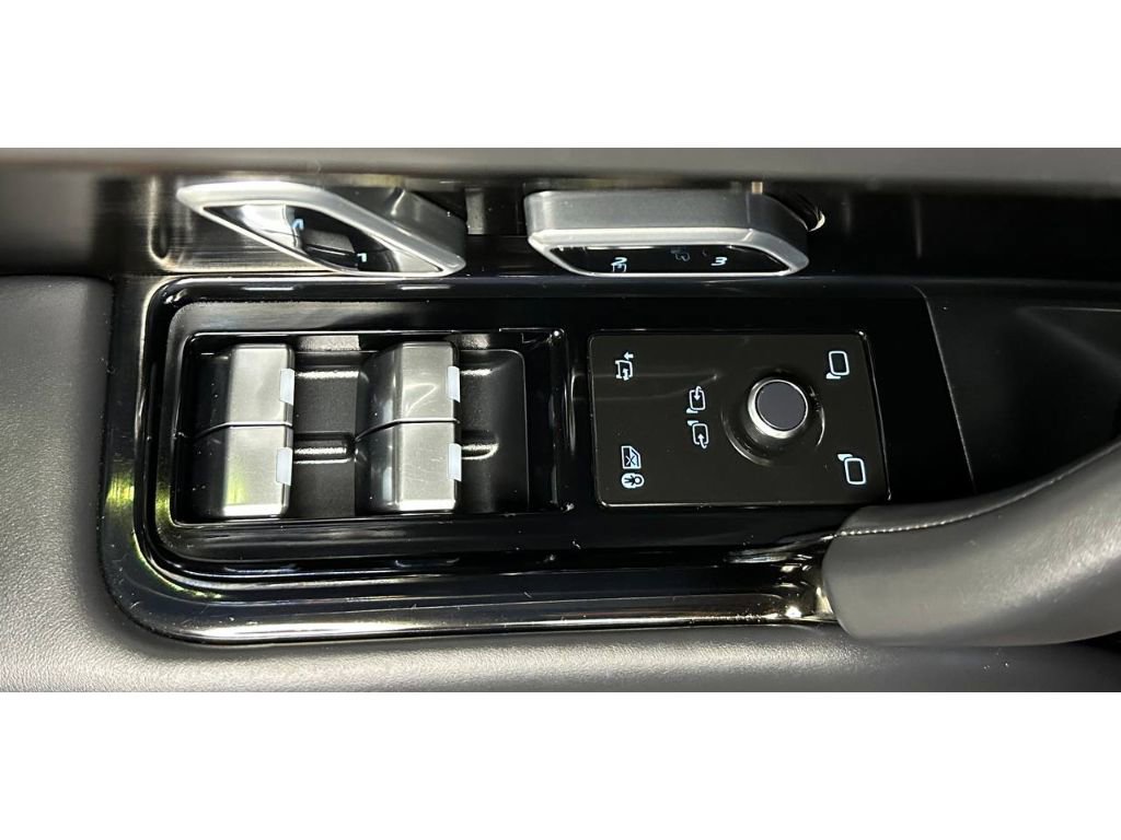 Used 2023 Land Rover Range Rover SV AWD/4WD image 35