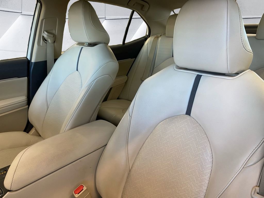Used 2022 Toyota Camry XLE image 10