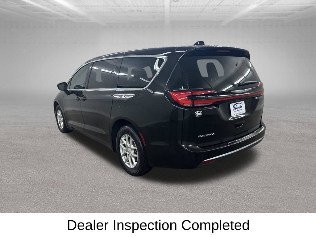 Used 2025 Chrysler Pacifica Select FWD image 9