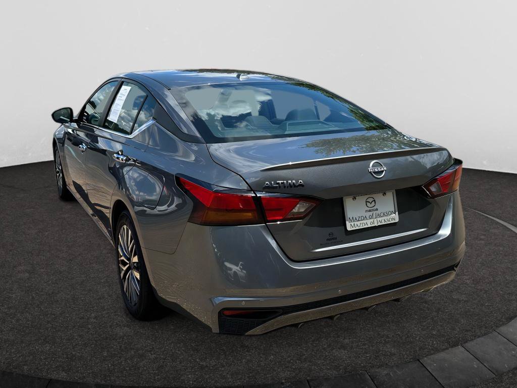 Used 2025 Nissan Altima 2.5 SV FWD image 3