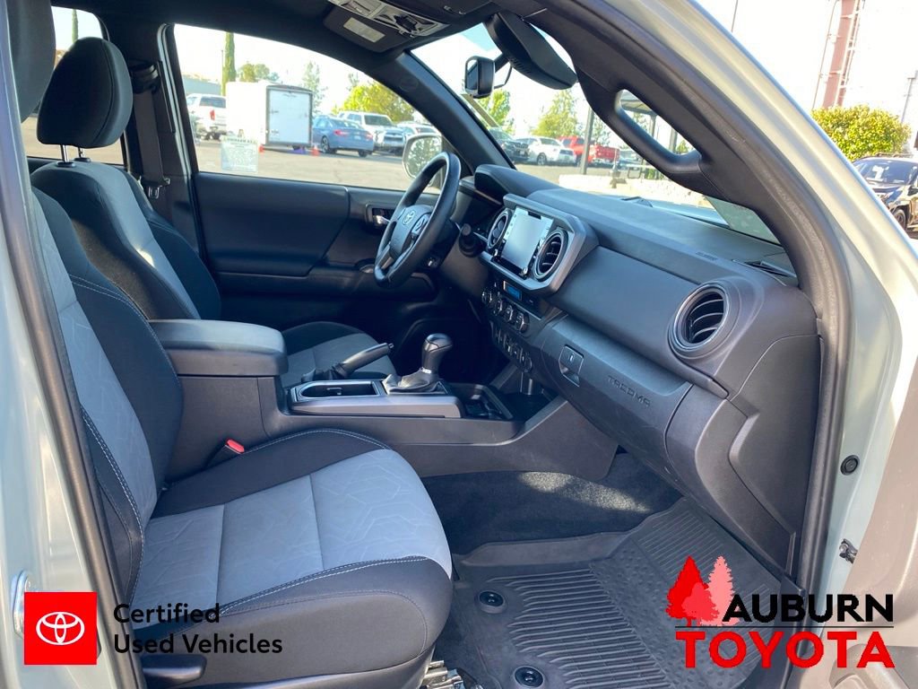 Used 2022 Toyota Tacoma TRD Off-Road w/ Technology Package AWD/4WD image 16