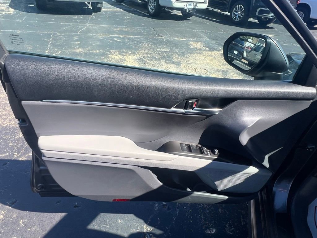 Used 2022 Toyota Camry SE image 21