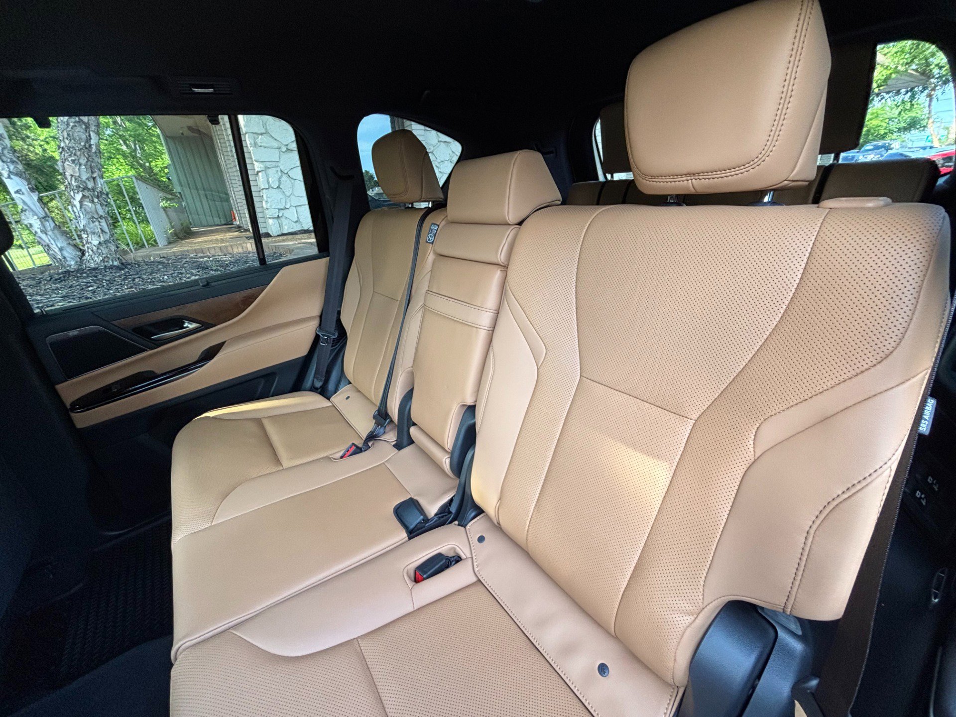 Used 2025 Lexus LX 600 4WD w/ Accessory Package (2T) image 18