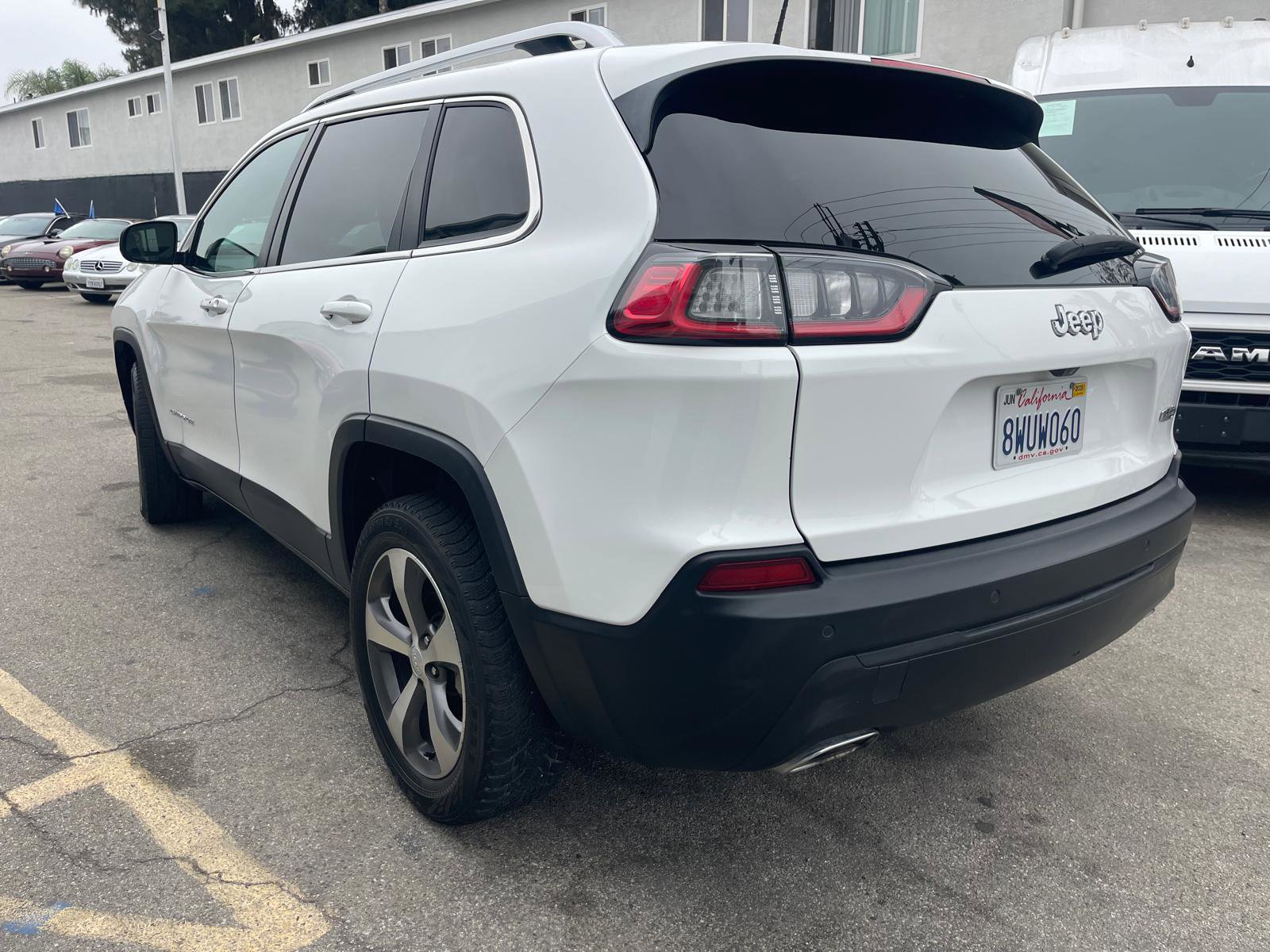 Used 2021 Jeep Cherokee Latitude Lux w/ Comfort/Convenience Group image 8