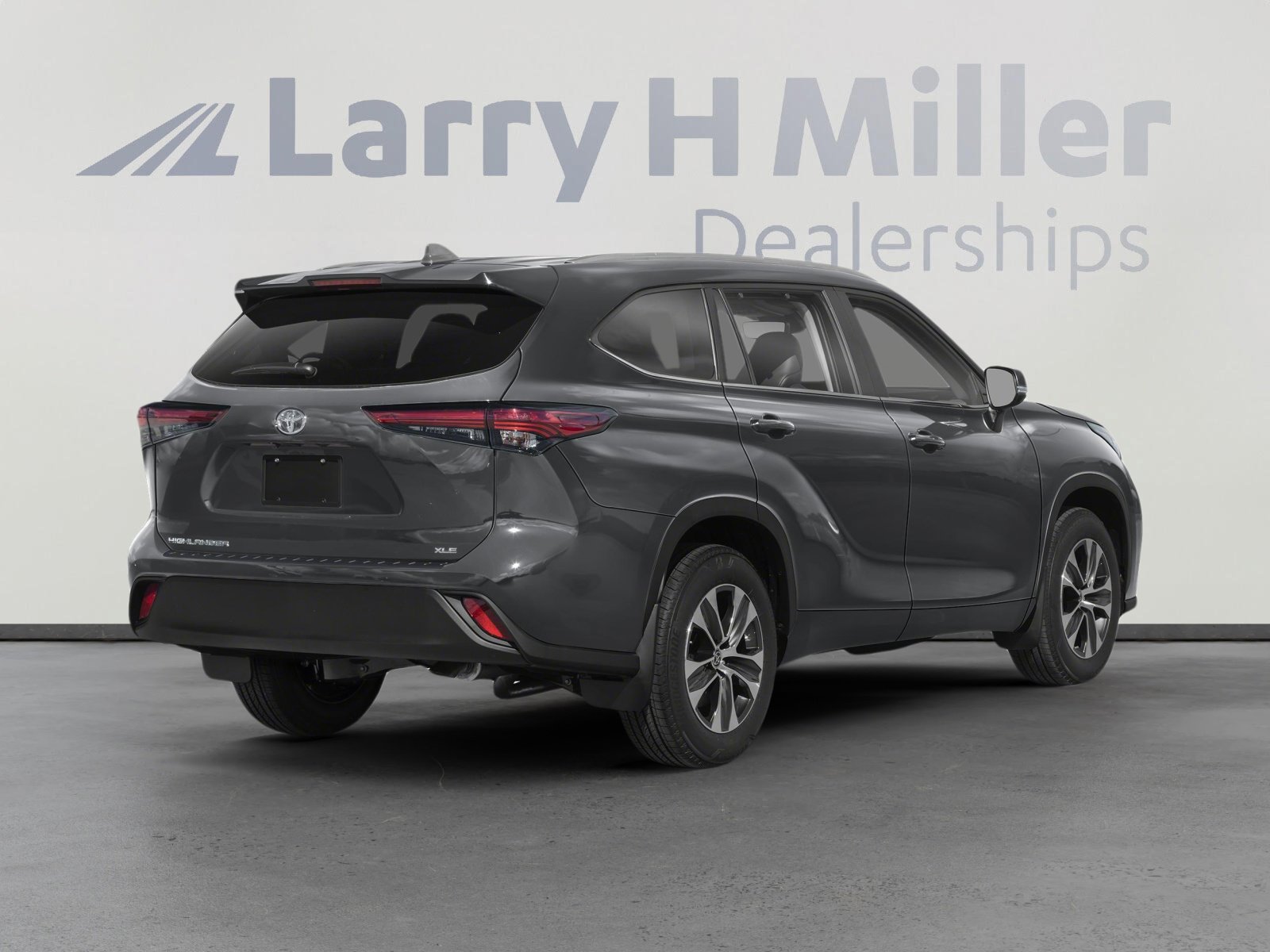 Used 2023 Toyota Highlander XLE image 2