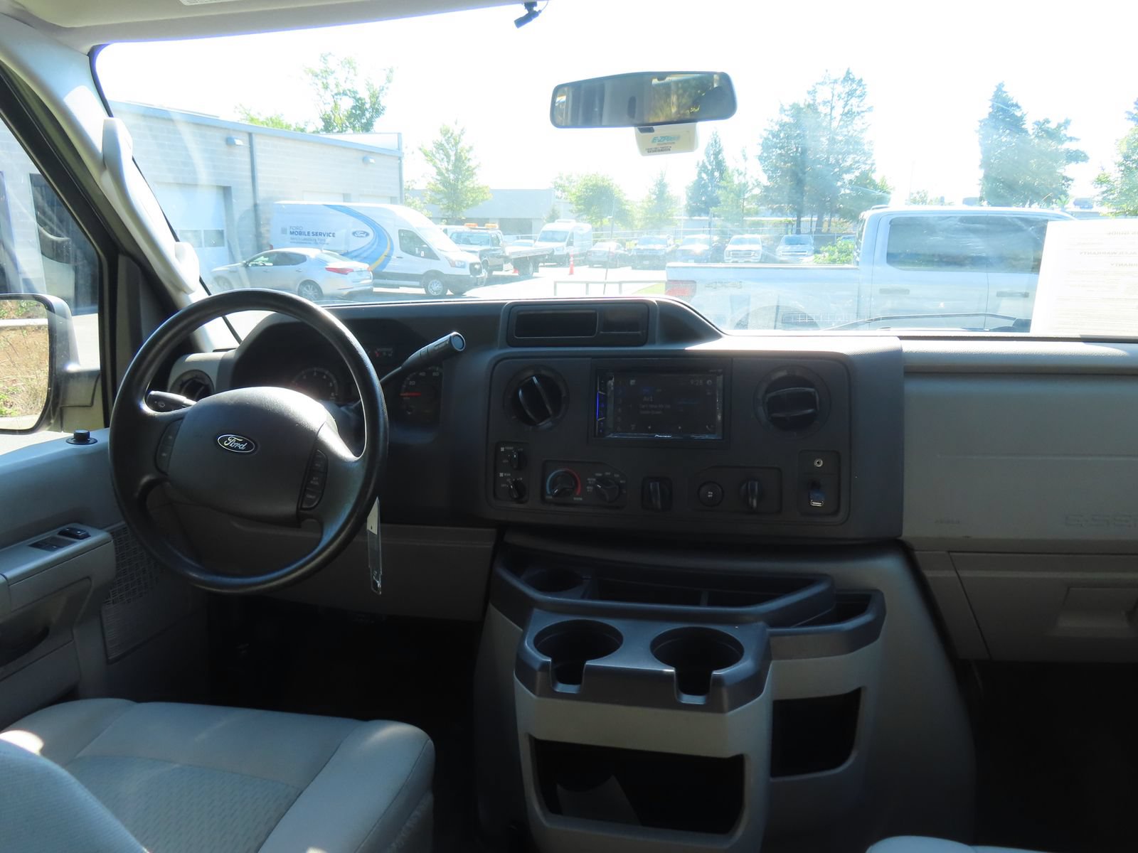 Used 2014 Ford E-350 and Econoline 350 XLT RWD image 13