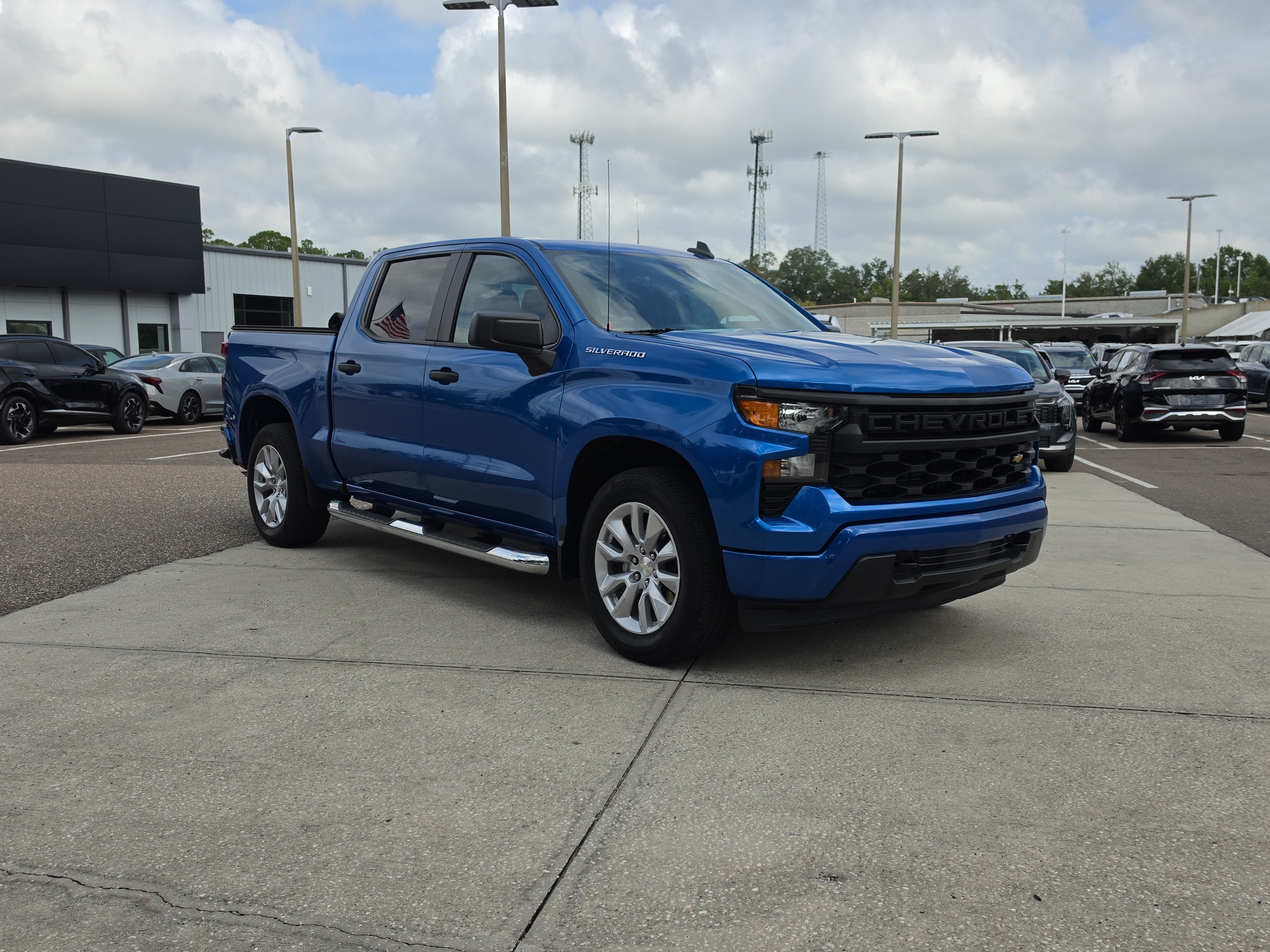 Used 2022 Chevrolet Silverado 1500 Custom RWD image 2