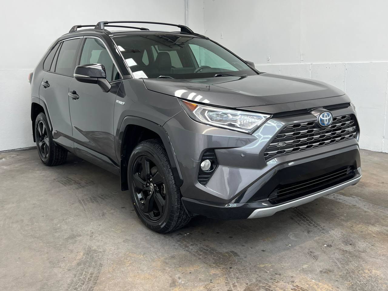 Used 2021 Toyota RAV4 XSE AWD/4WD image 3