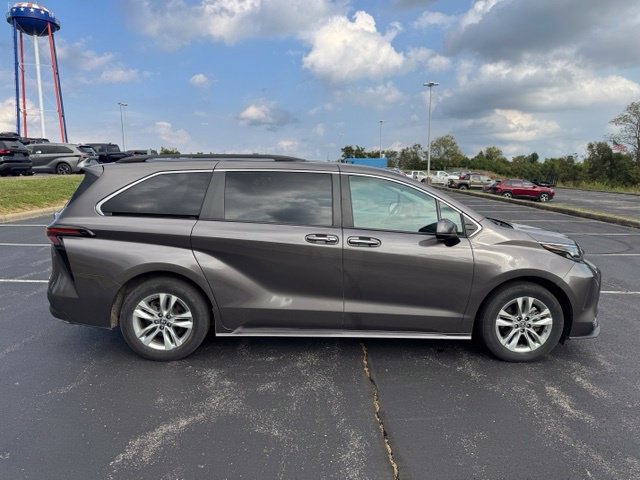 Used 2024 Toyota Sienna XLE w/ XLE Plus Package AWD/4WD image 2