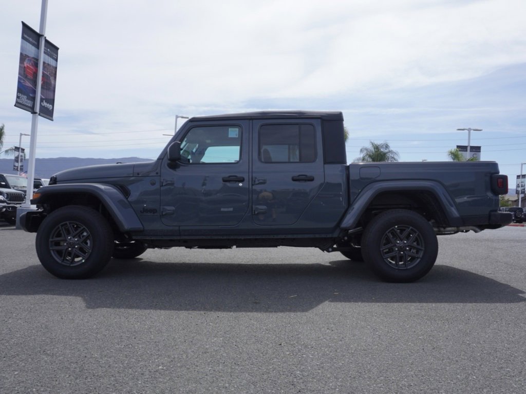 New 2025 Jeep Gladiator Sport S image 8