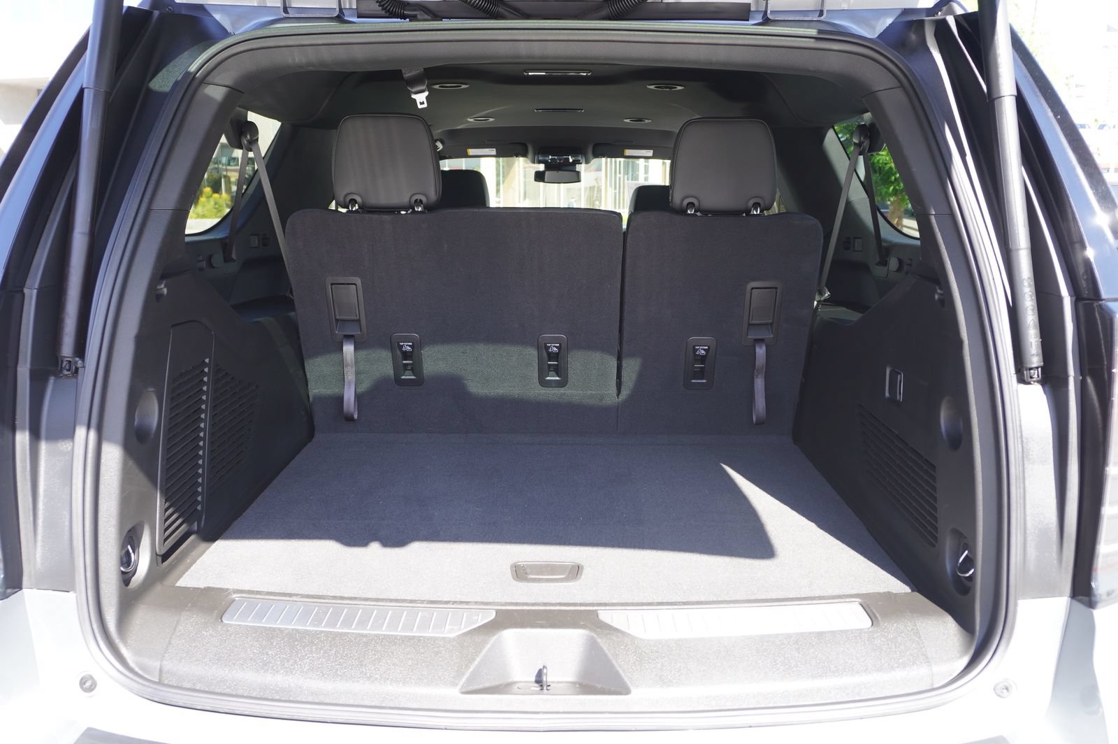 Used 2026 Chevrolet Suburban RST RWD image 8