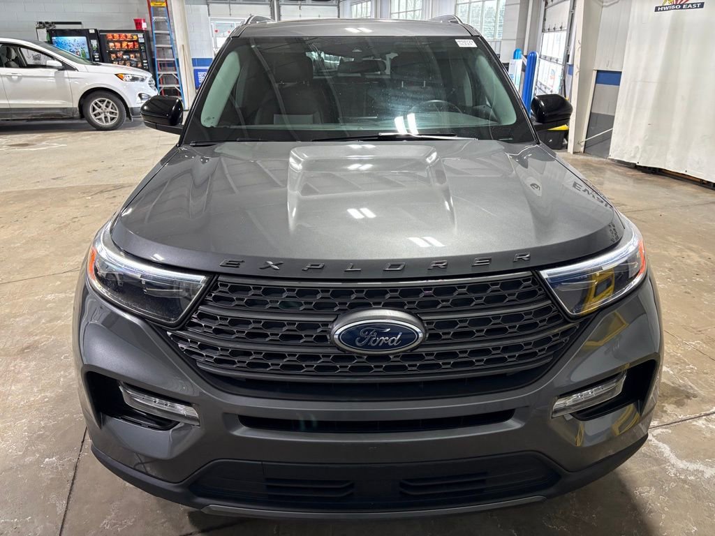 Used 2023 Ford Explorer XLT w/ Equipment Group 202A image 3