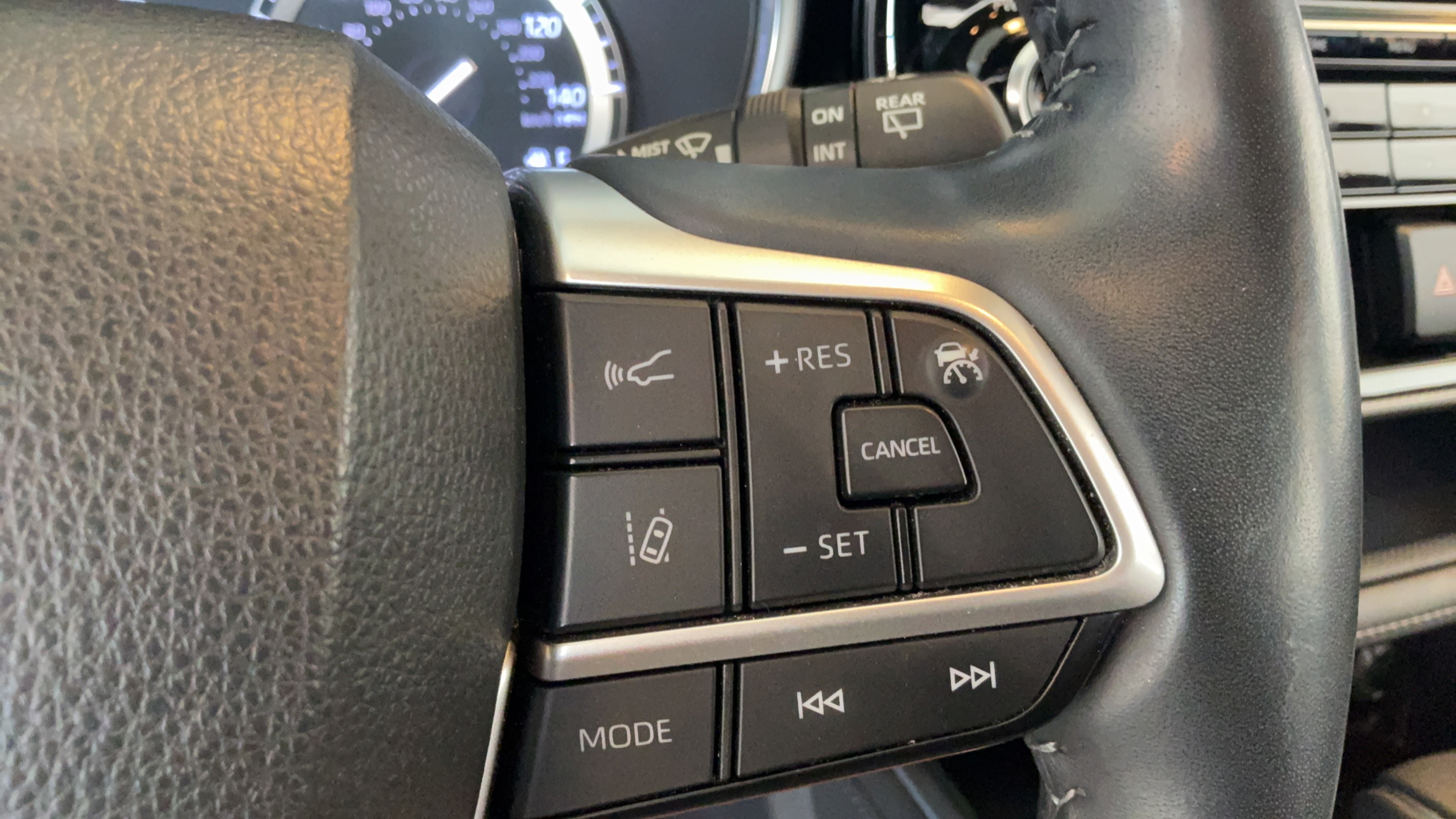 Used 2022 Toyota Highlander Platinum FWD image 17