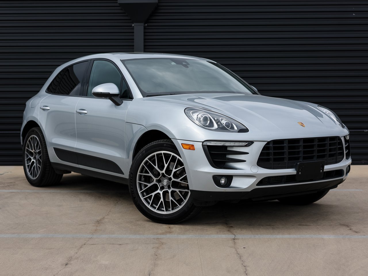 Certified 2018 Porsche Macan image 9
