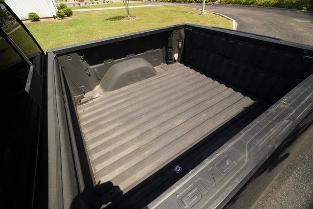 Used 2023 GMC Sierra 1500 AT4 w/ Technology Package AWD/4WD image 13