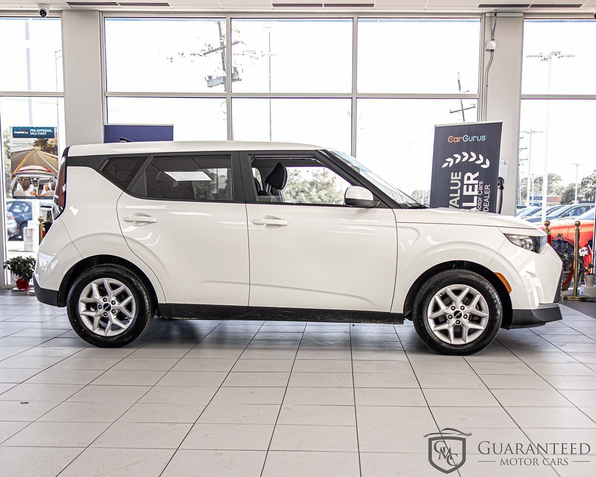 Used 2023 Kia Soul LX w/ Option Group 015 FWD image 9