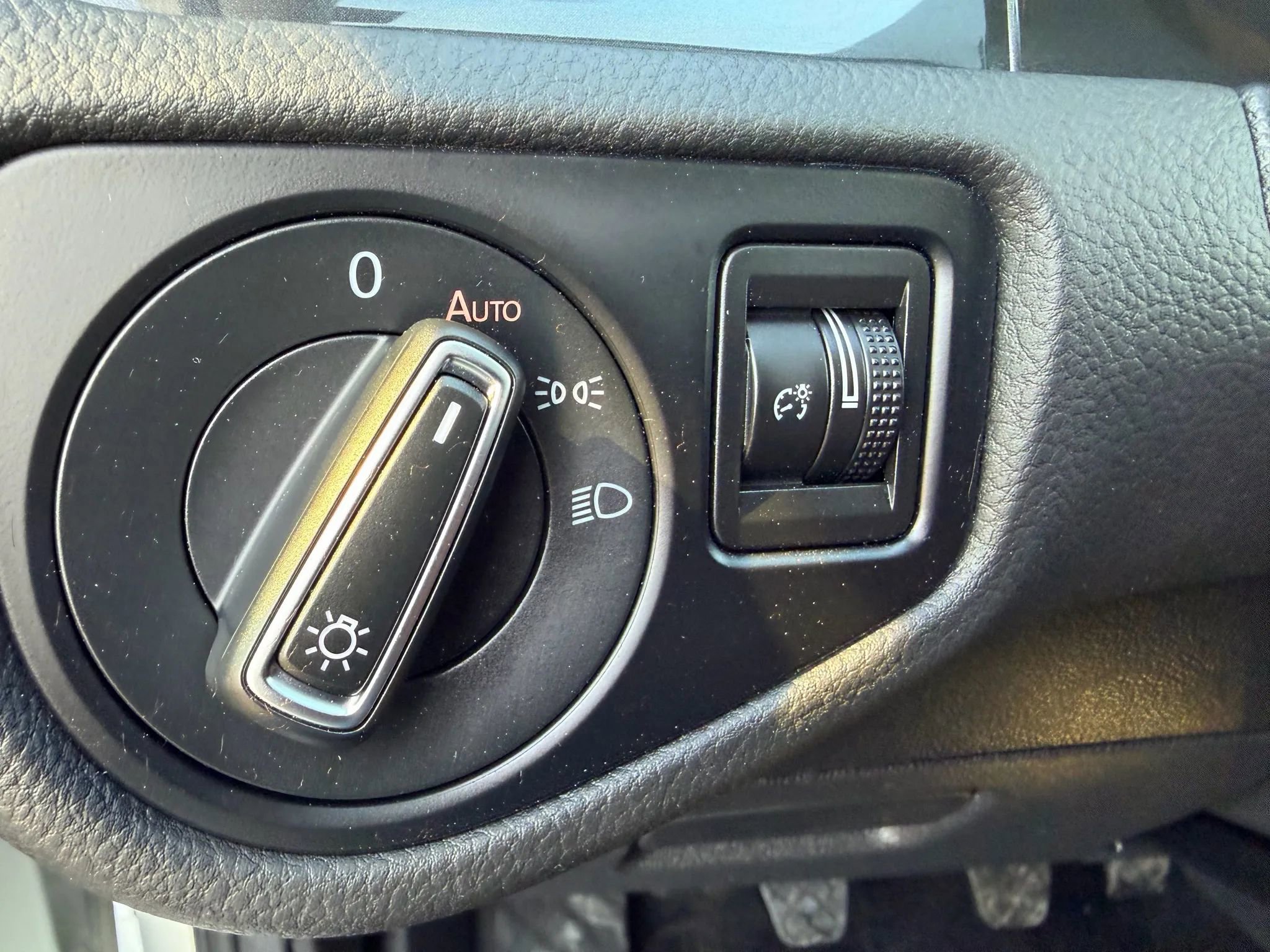 Used 2020 Volkswagen Golf 4-Door image 19