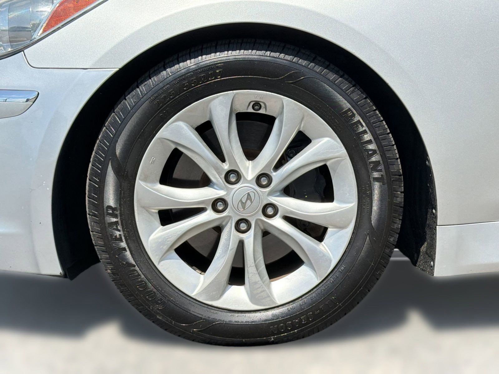 Used 2012 Hyundai Genesis 3.8 RWD image 12